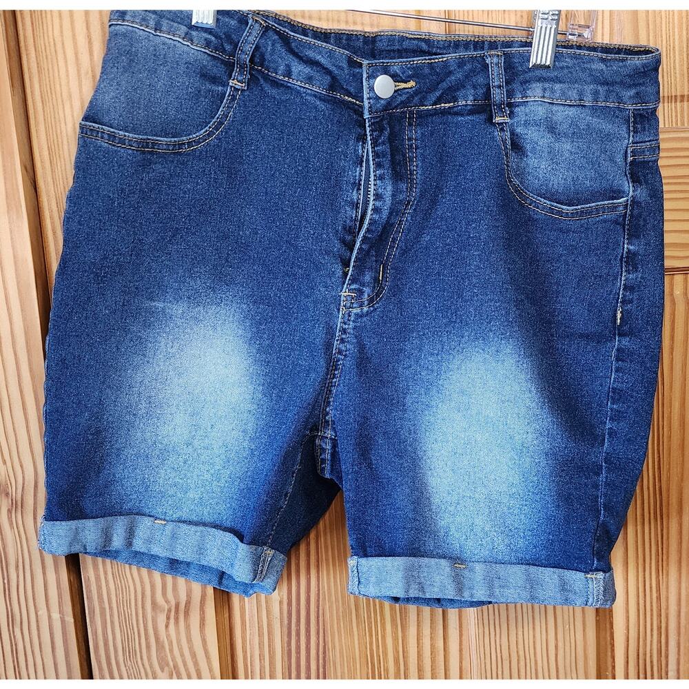 SHEIN‎ Curve Women’s Denim Shorts 1XL Blue Mid Rise Cuffed Stretch